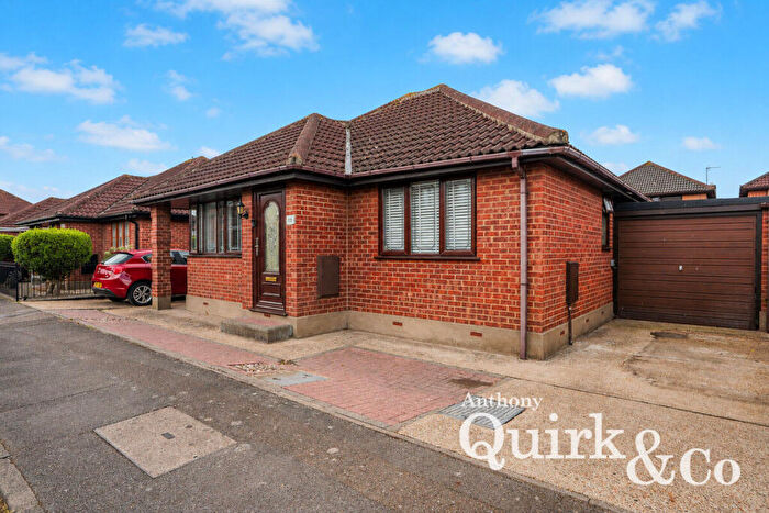 2 Bedroom Bungalow For Sale In Beecroft Crescent, Canvey Island, SS8