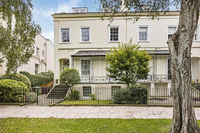 2 Bedroom Apartment For Sale In Wellington Square, Cheltenham, GL50