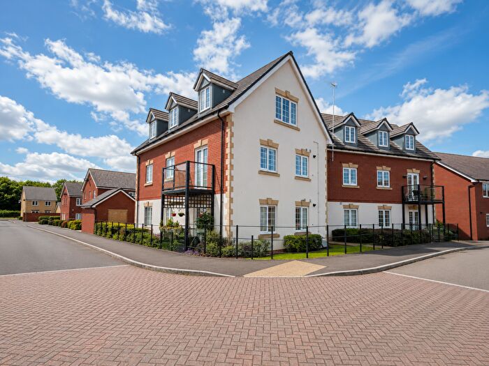 2 Bedroom Apartment For Sale In Ampthill Way, Faringdon, SN7