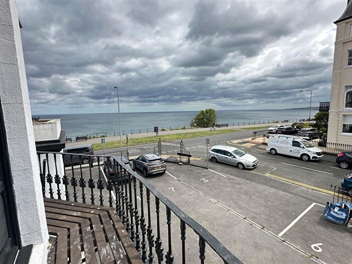 2 Bedroom Flat For Sale In Esplanade, Scarborough, YO11