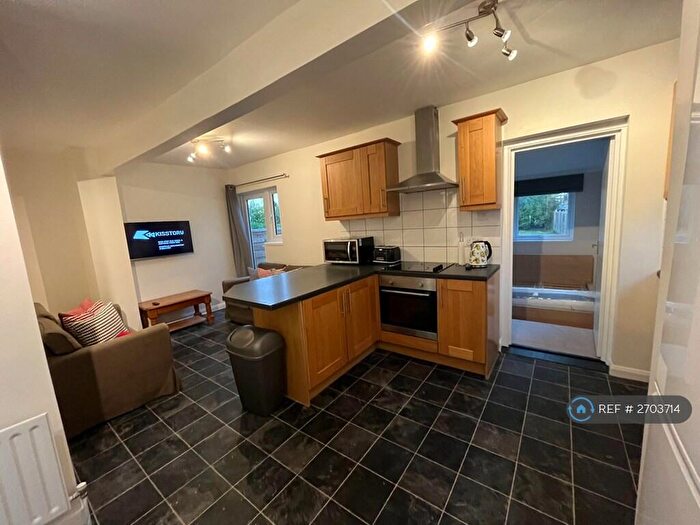 5 Bedroom Semi Detached House To Rent In Gloucester Road, Guildford, GU2