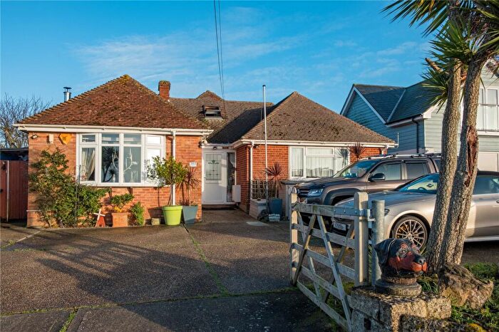 4 Bedroom Bungalow For Sale In Baring Road, Cowes, Isle Of Wight, PO31