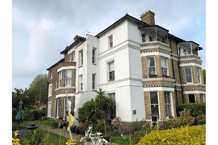 1 Bedroom Flat To Rent In Clifftown Parade, Southend-on-Sea, SS1