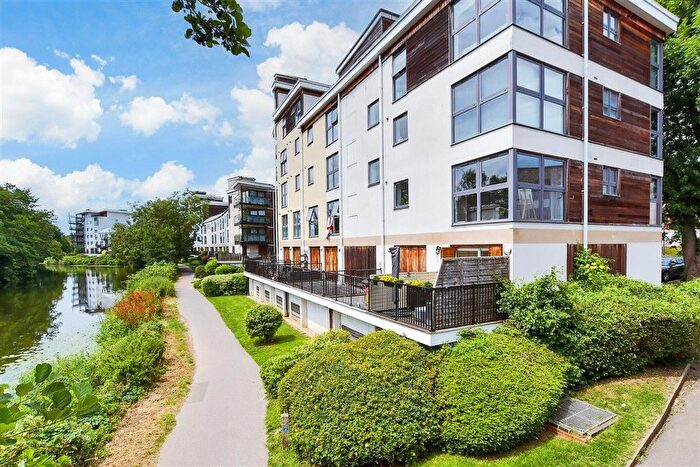 2 Bedroom Flat For Sale In Clifford Way, Maidstone, Kent, ME16