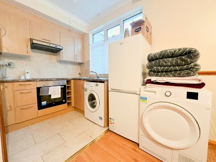 Studio To Rent In Tiverton Road, Edmonton, N18