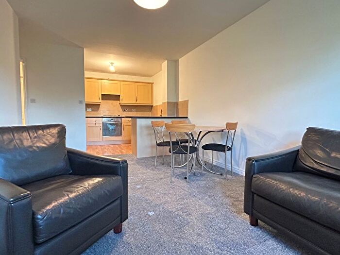 2 Bedroom Flat To Rent In Abbots Mews, Cardigan Lane, Burley, Leeds, LS4