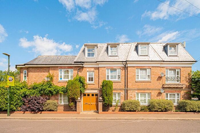 2 Bedroom Flat To Rent In Station Road, Hampton, TW12