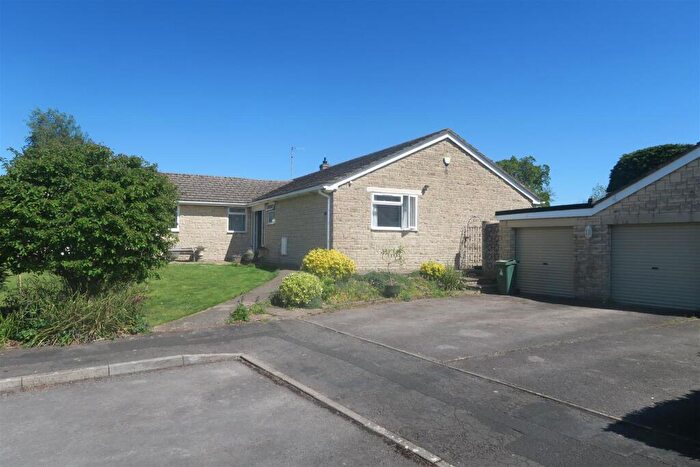 4 Bedroom Detached Bungalow For Sale In Birchwood Drive, Failand, BS8