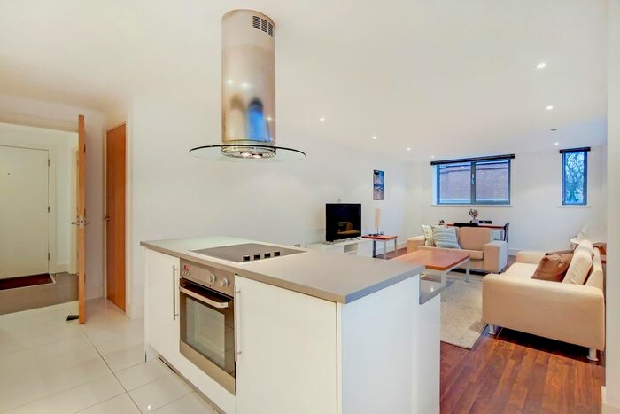 2 Bedroom Flat To Rent In Tabard Street, London, SE1