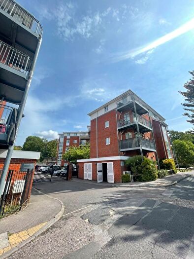 2 Bedroom Flat To Rent In Blytheswood Place, London, SW16