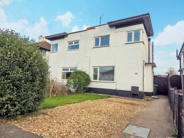 3 Bedroom Semi-Detached House To Rent In Stonehaven Road, Aylesbury, Buckinghamshire HP19