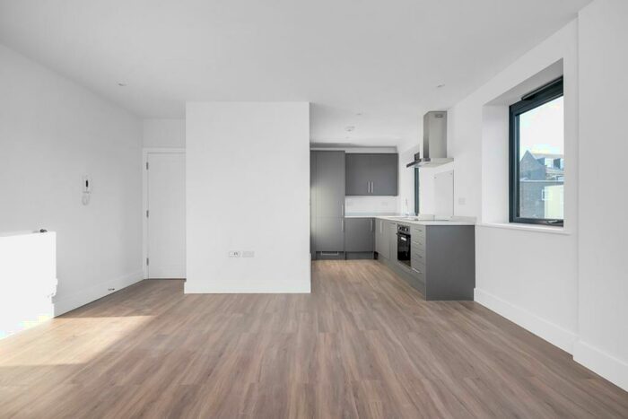 2 Bedroom Apartment To Rent In Ernest Avenue, West Norwood, London, SE27