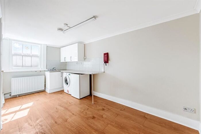 1 Bedroom Flat To Rent In West Cromwell Road, Earls Court, SW5