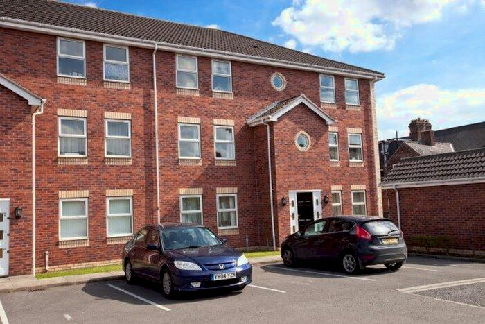 2 Bedroom Flat To Rent In Barbican Mews, York, YO10