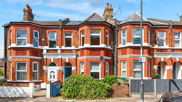 3 Bedroom Block Of Flats For Sale In Isla Road, London, SE18