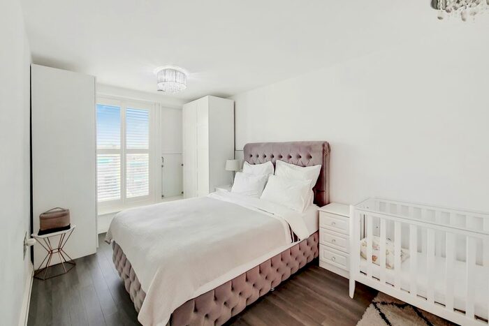 2 Bedroom Flat To Rent In Stanhope House, London, N20