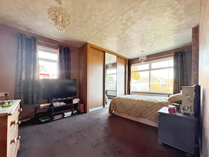 2 Bedroom Detached Bungalow For Sale In Westbourne Avenue, Holbury, Southampton, SO45