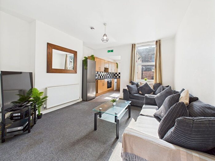 5 Bedroom Semi-Detached House To Rent In Shoreham Street, Sheffield, S2
