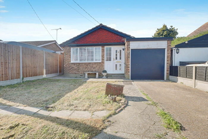 1 Bedroom Detached Bungalow For Sale In Caro Road, Canvey Island, SS8