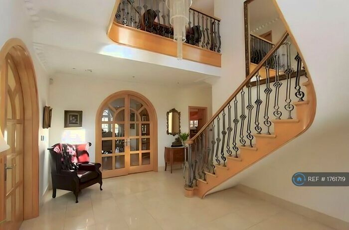 5 Bedroom Detached House To Rent In Friern Barnet Lane, London, N20