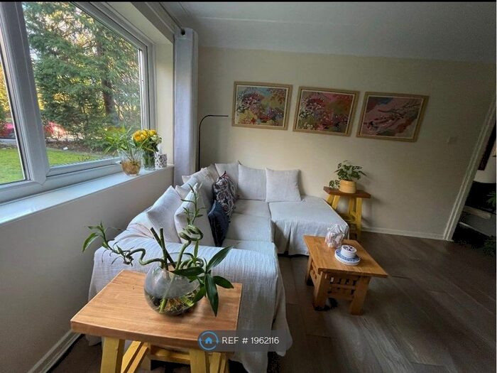 1 Bedroom Flat To Rent In Moor End Court, Salford, M7