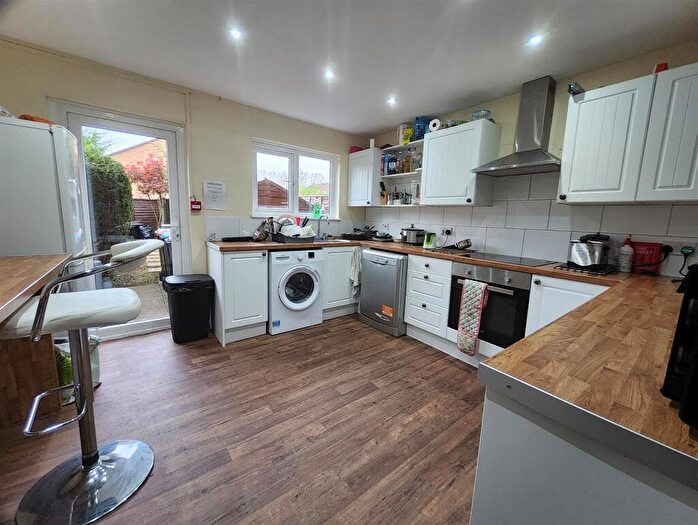 1 Bedroom Terraced House To Rent In A Room In Oldbrook Boulevard, Oldbrook, Milton Keynes, MK6