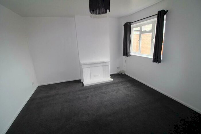 2 Bedroom Flat To Rent In Manor Road, Caddington, LU1