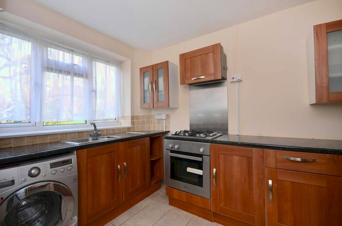 2 Bedroom Flat To Rent In Grove Park, Grove Park, London, W4