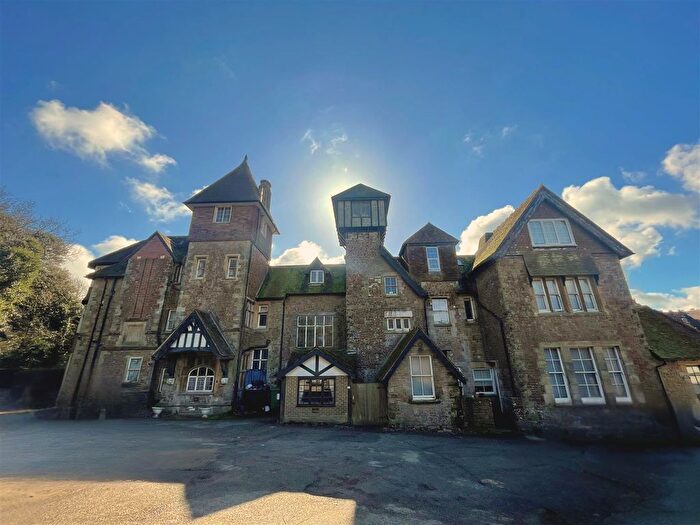 2 Bedroom Flat To Rent In Sandrock Hall, Hastings, TN34