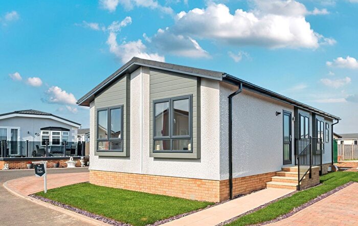 2 Bedroom Mobile/park Home For Sale In Plot, Solent Grange, Milford-On-Sea, Hampshire, SO41