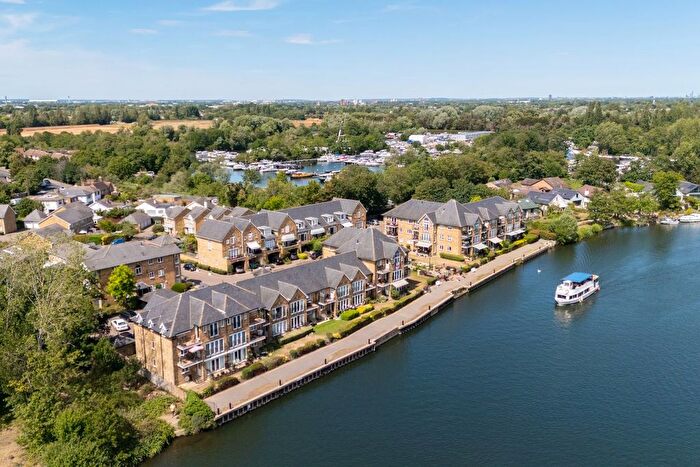 2 Bedroom Flat For Sale In Swan Walk, Shepperton, TW17