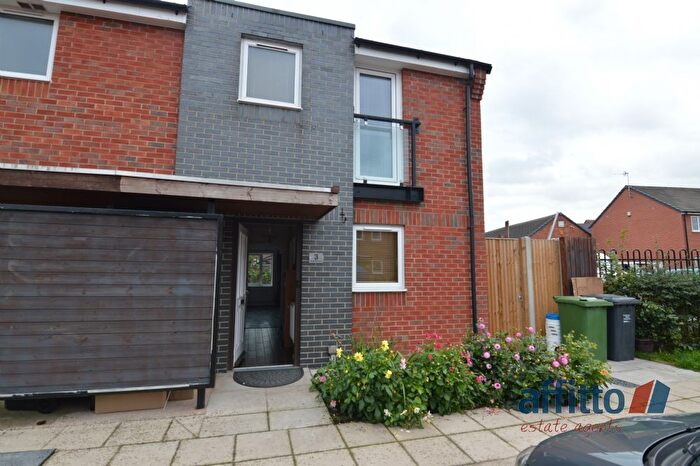 3 Bedroom Semi Detached House For Sale In White Hart Close, Thurmaston, Leicester, LE4