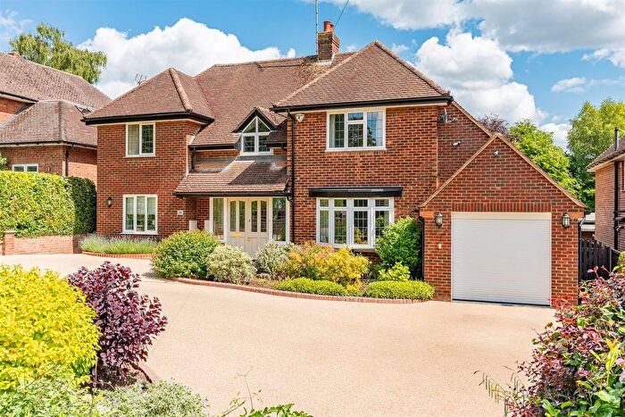 4 Bedroom Detached House For Sale In Canonsfield Road, Welwyn, AL6