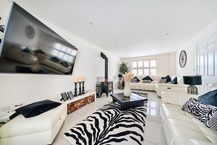 4 Bedroom Detached House For Sale In Coneygate, Meppershall, SG17