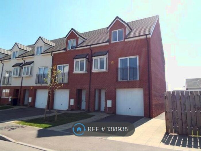 3 Bedroom End Of Terrace House To Rent In Champion Way, Bedford MK42