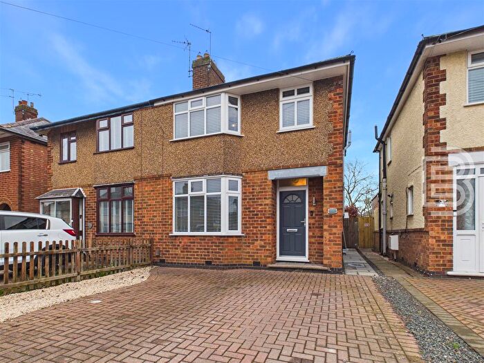 3 Bedroom Semi Detached House For Sale In Percival Road, Hillmorton, Rugby, CV22