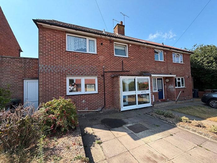 3 Bedroom Semi Detached House For Sale In Violet Close, Ipswich, IP2