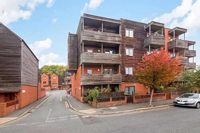 1 Bedroom Flat For Sale In Beeton Way, Norwood, London, SE27