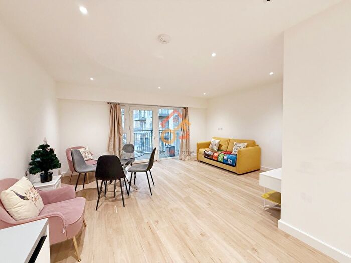 1 Bedroom Flat To Rent In Fairbank House, Beaufort Square, London, NW9