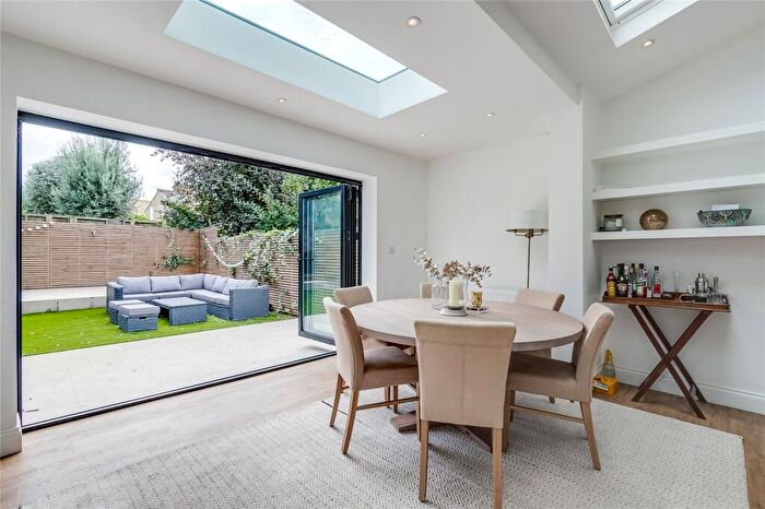 2 Bedroom Apartment To Rent In Broomwood Road, SW11