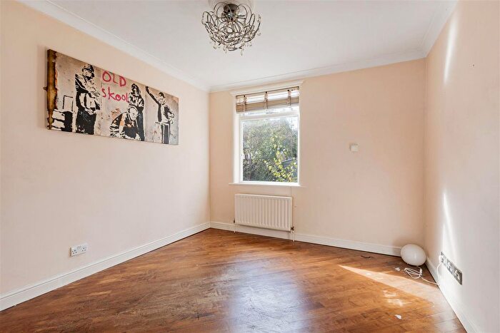 3 Bedroom Terraced House For Sale In Bromley Road, London, E17