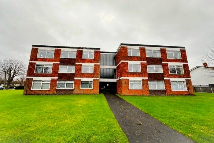 2 Bedroom Flat To Rent In Southchurch Boulevard, Southend-On-Sea, SS2