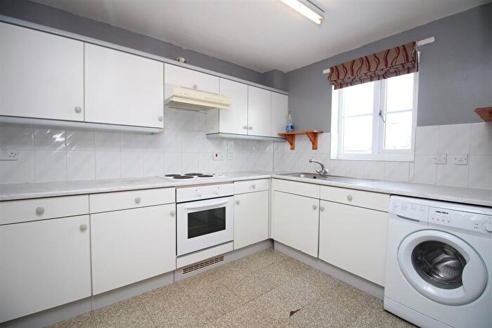 2 Bedroom Flat To Rent In Kielder Close, Killingworth, Newcastle Upon Tyne, NE12