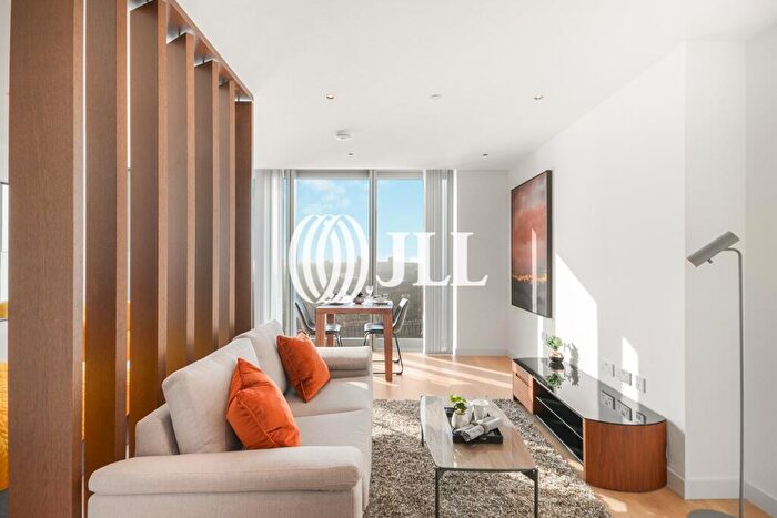 Flat To Rent In Landmark Pinnacle, Marsh Wall, E14