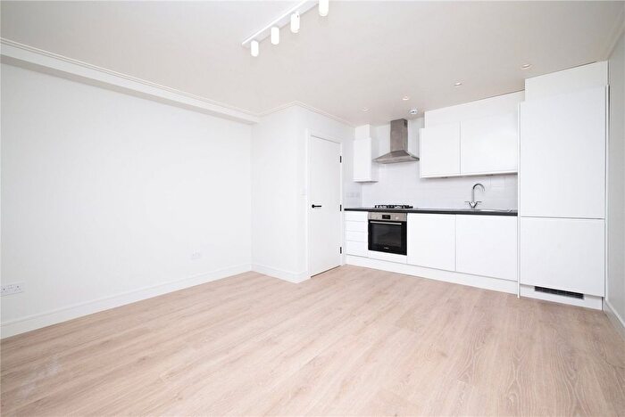 2 Bedroom Flat To Rent In Homerton High Street, London, E9