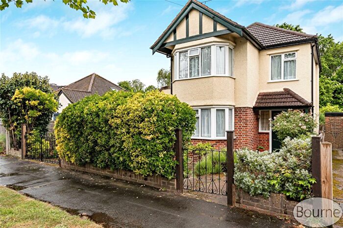 3 Bedroom Detached House For Sale In Woodlands Avenue, West Byfleet, Surrey, KT14