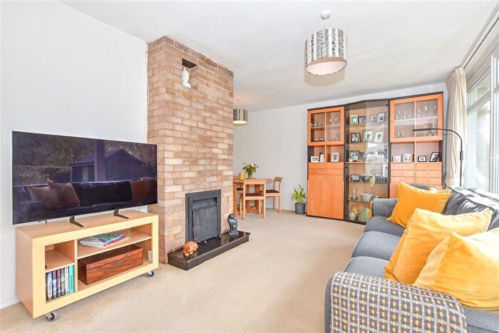 3 Bedroom Detached Bungalow For Sale In Fromandez Drive, Horsmonden, Kent, TN12