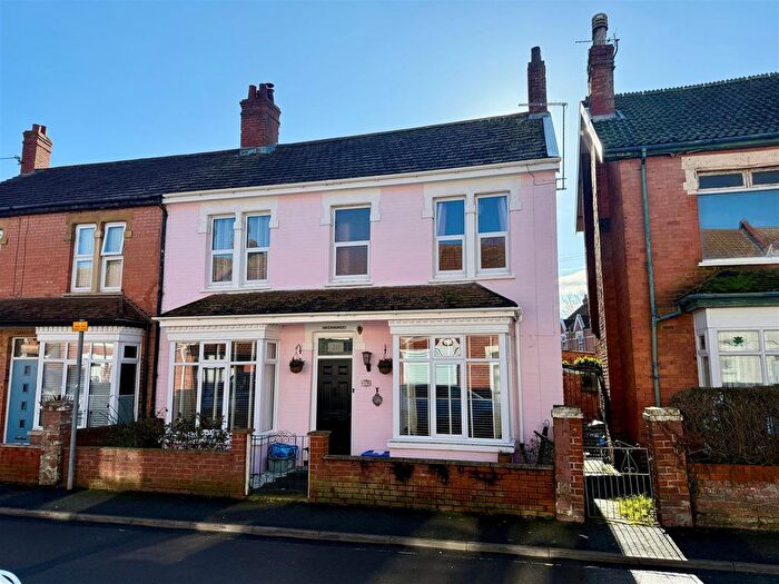 4 Bedroom Semi-Detached House For Sale In Lynton Road, Burnham-On-Sea, TA8