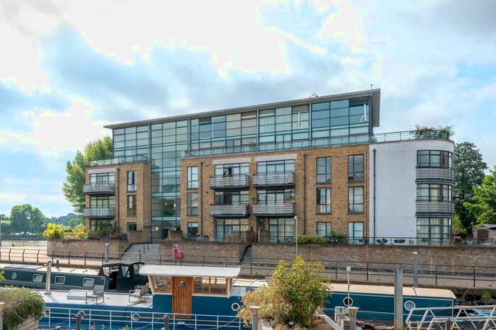 2 Bedroom Flat For Sale In Ferry Quays, Brentford, TW8