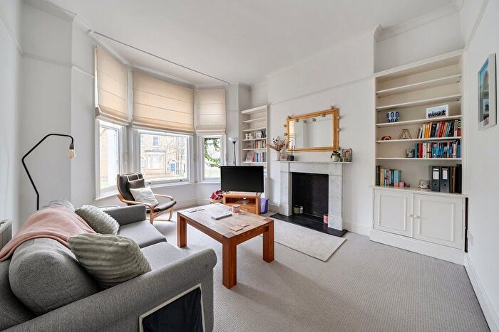 2 Bedroom Flat For Sale In Bolingbroke Grove, Battersea, London, SW11